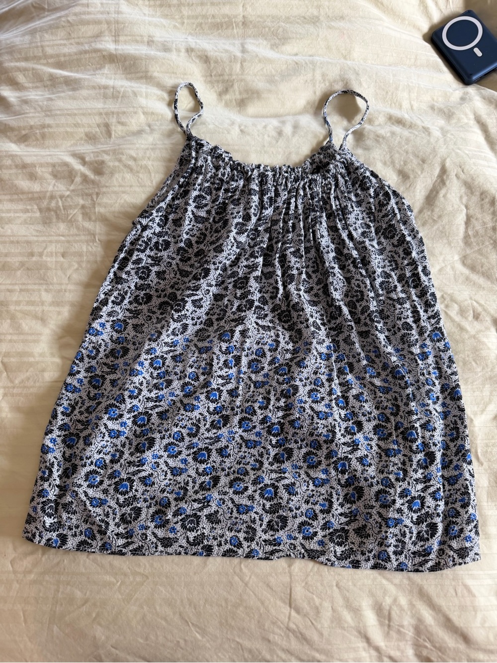 GAP blue  and White Floral Smocked Top small tank blouse flowy